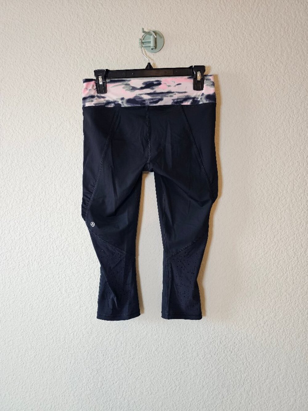 Lululemon Water Bound Crop Leggings women's size 6